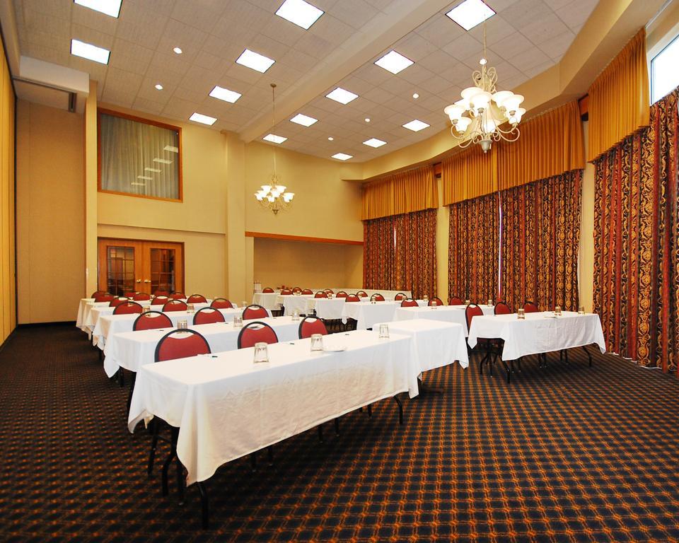 Wyndham Garden Madison Fitchburg Hotel Exterior photo