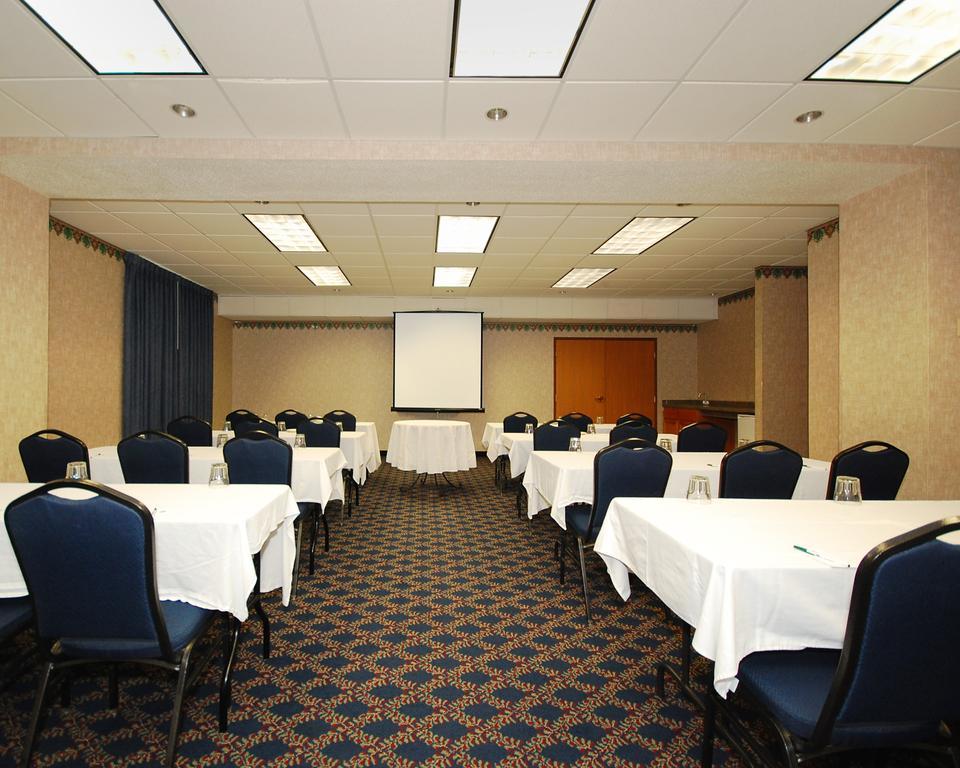 Wyndham Garden Madison Fitchburg Hotel Exterior photo